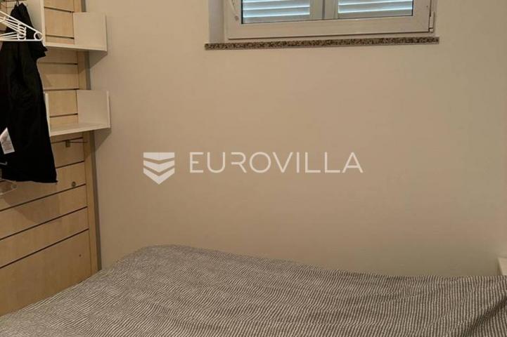 Istra, Barbariga, trosoban stan 50 m² u podrumskom dijelu stambene zgrade, pogled more