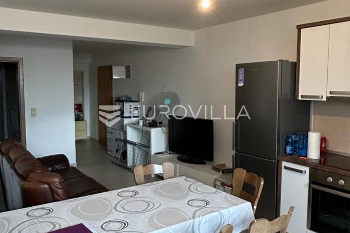 Istra, Barbariga, trosoban stan 50 m² u podrumskom dijelu stambene zgrade, pogled more