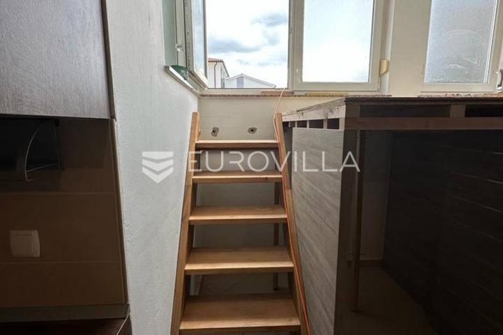 Istra, Barbariga, trosoban stan 50 m² u podrumskom dijelu stambene zgrade, pogled more