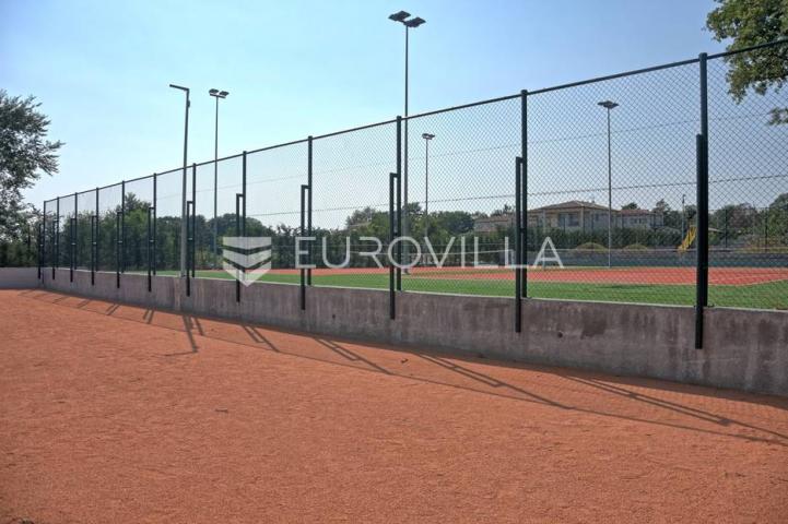 Istra, Kanfanar, kamena vila s bazenom i sportskim terenima