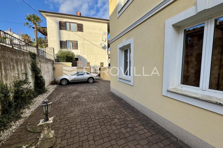 Lovran, luksuzna vila s bazenom i pogledom na more