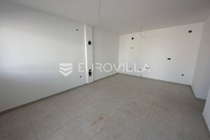 Šišan, trosoban stan s neto korisnom površinom od 76,25 m² i velikim vrtom