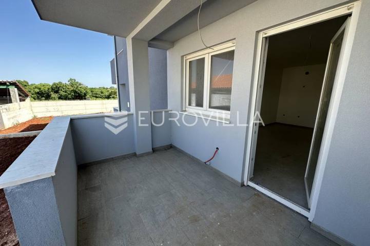 Šišan, trosoban stan s neto korisnom površinom od 76,25 m² i velikim vrtom