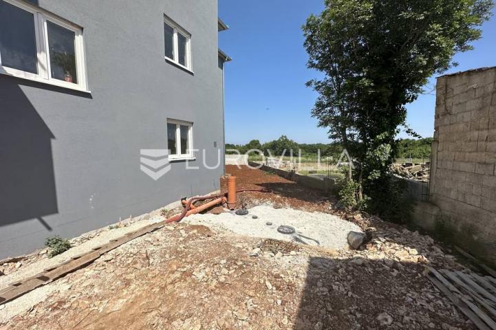 Šišan, trosoban stan s neto korisnom površinom od 76,25 m² i velikim vrtom