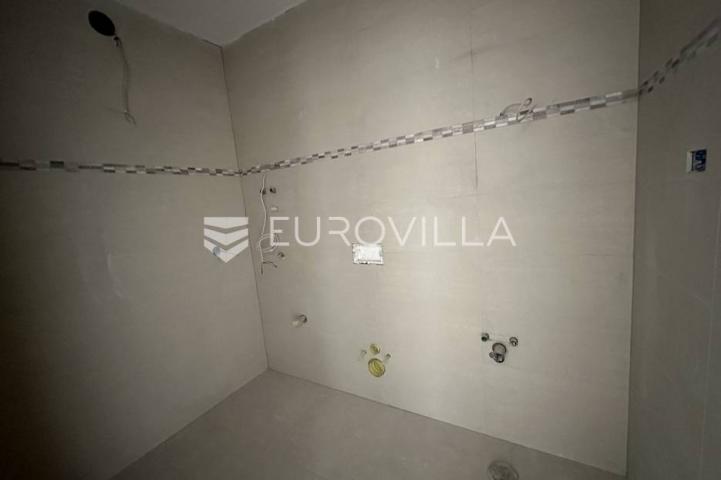 Šišan, trosoban stan s neto korisnom površinom od 76,25 m² i velikim vrtom