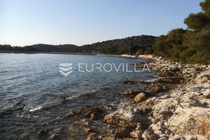 Otok Murter, prodaja zemljišta, 1295 m2, prvi red do mora  
