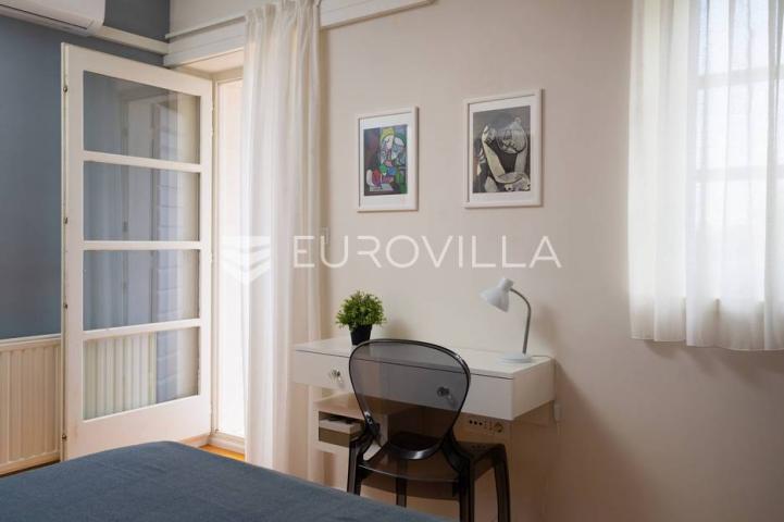 Vodice, mediteranska vila s uređenim vrtom, bazenom i pogledom na more