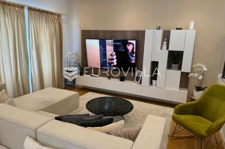 Selce, Crikvenica, izuzetna luksuzna vila, neto korisna površina 400 m² s bazenom i pogledom na more