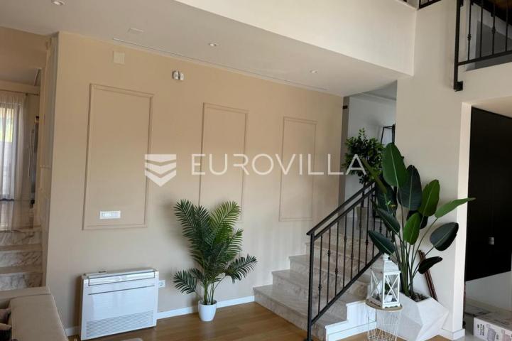 Selce, Crikvenica, izuzetna luksuzna vila, neto korisna površina 400 m² s bazenom i pogledom na more