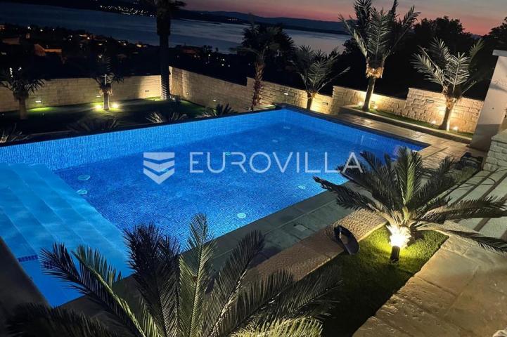 Selce, Crikvenica, izuzetna luksuzna vila, neto korisna površina 400 m² s bazenom i pogledom na more