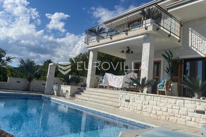 Selce, Crikvenica, izuzetna luksuzna vila, neto korisna površina 400 m² s bazenom i pogledom na more