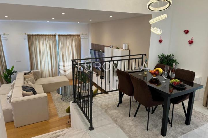 Selce, Crikvenica, izuzetna luksuzna vila, neto korisna površina 400 m² s bazenom i pogledom na more