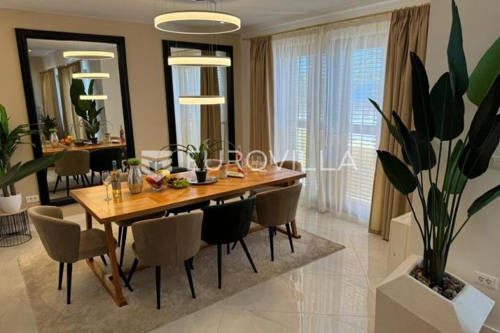 Selce, Crikvenica, izuzetna luksuzna vila, neto korisna površina 400 m² s bazenom i pogledom na more
