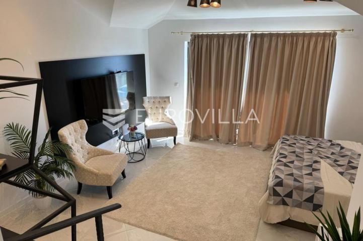 Selce, Crikvenica, izuzetna luksuzna vila, neto korisna površina 400 m² s bazenom i pogledom na more