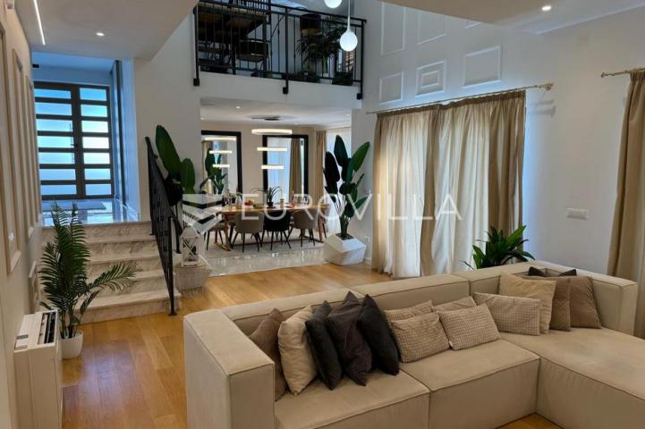 Selce, Crikvenica, izuzetna luksuzna vila, neto korisna površina 400 m² s bazenom i pogledom na more