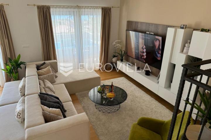 Selce, Crikvenica, izuzetna luksuzna vila, neto korisna površina 400 m² s bazenom i pogledom na more