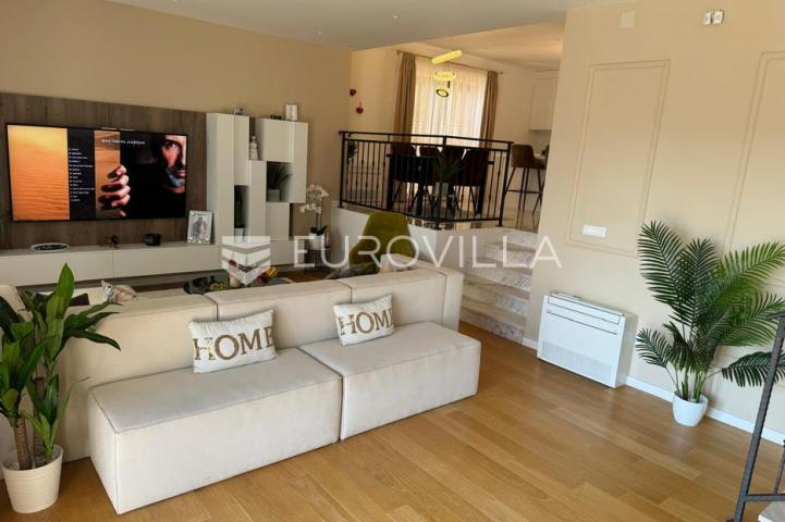 Selce, Crikvenica, izuzetna luksuzna vila, neto korisna površina 400 m² s bazenom i pogledom na more