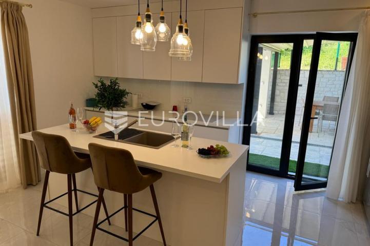 Selce, Crikvenica, izuzetna luksuzna vila, neto korisna površina 400 m² s bazenom i pogledom na more