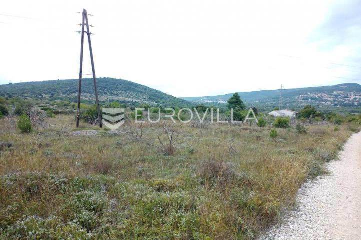 Brač, Donji Humac, zemljište u gospodarskoj zoni