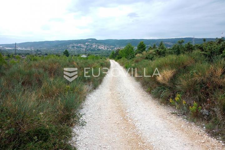 Brač, Donji Humac, zemljište u gospodarskoj zoni