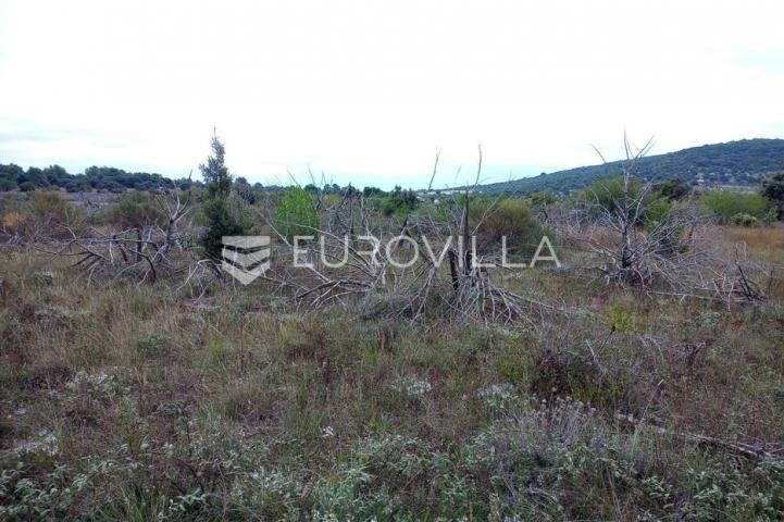 Brač, Donji Humac, zemljište u gospodarskoj zoni