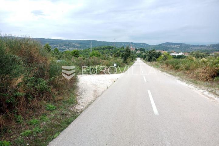 Brač, Donji Humac, zemljište u gospodarskoj zoni
