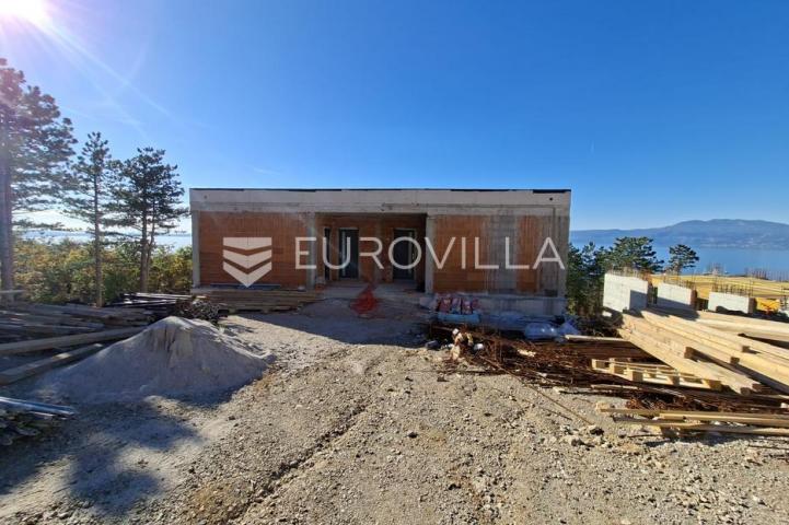 Kostrena, četverosoban stan 184,05 m2, bazen, lukzuna novogradnja