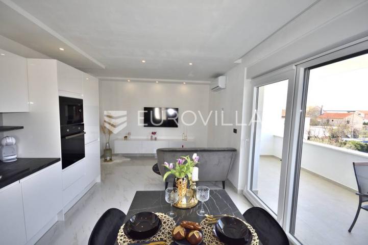 Vodice, prekrasna vila s apartmanima