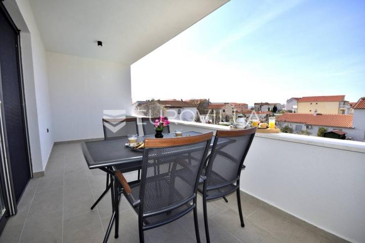 Vodice, prekrasna vila s apartmanima