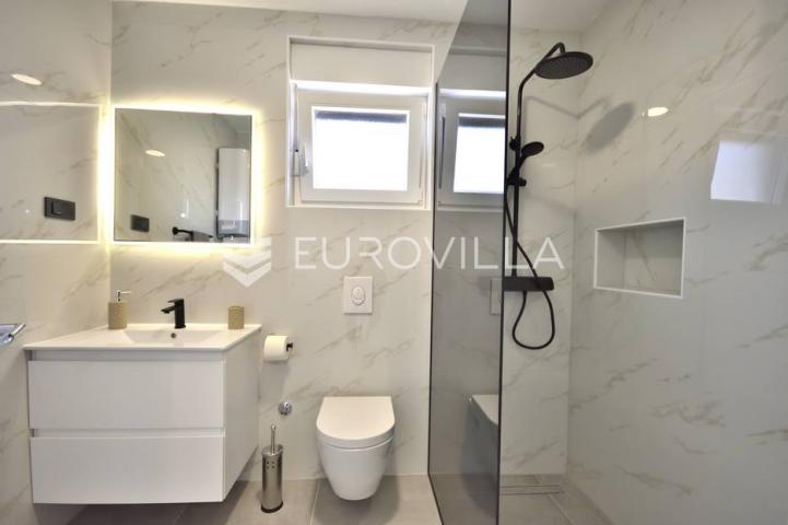 Vodice, prekrasna vila s apartmanima