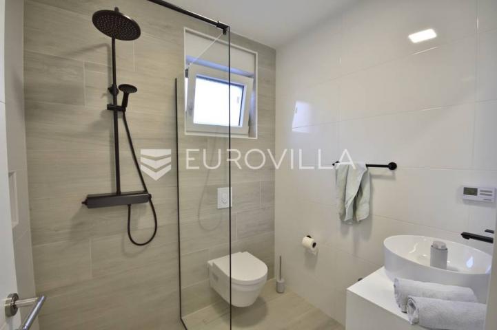 Vodice, prekrasna vila s apartmanima