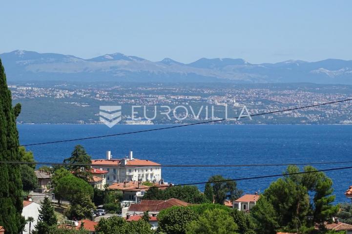 Lovran, penthouse s vrtom, terasama površine 204,78 m²