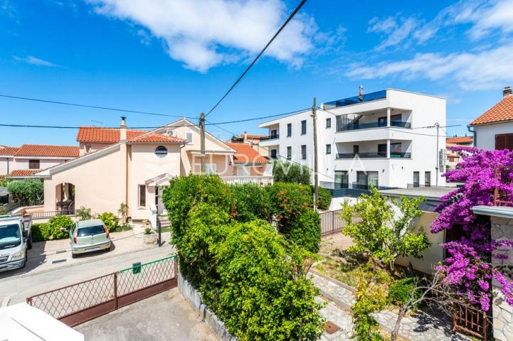 Vodice, apartmanska kuća – idealna investicija za turizam!