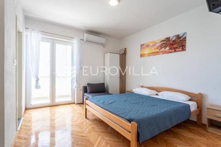 Vodice, apartmanska kuća – idealna investicija za turizam!