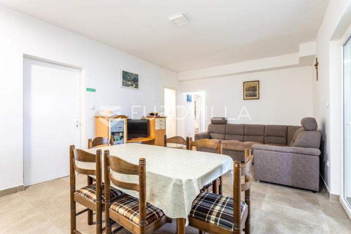 Vodice, apartmanska kuća – idealna investicija za turizam!