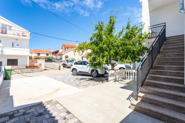 Vodice, apartmanska kuća – idealna investicija za turizam!
