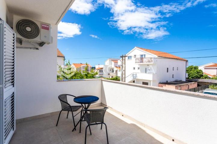 Vodice, apartmanska kuća – idealna investicija za turizam!