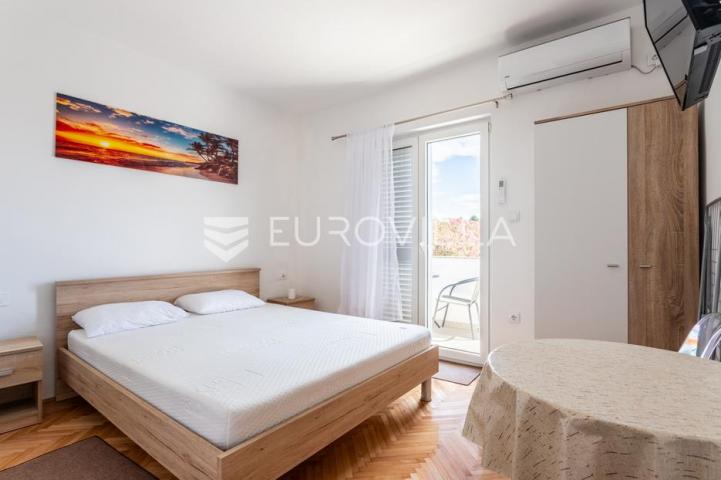 Vodice, apartmanska kuća – idealna investicija za turizam!