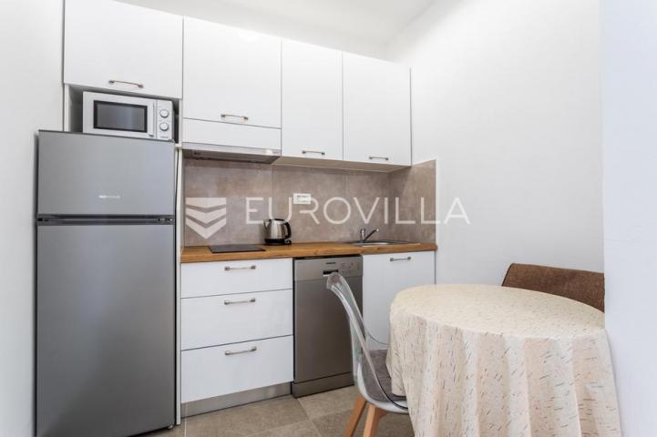 Vodice, apartmanska kuća – idealna investicija za turizam!
