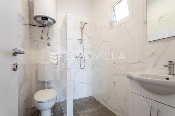 Vodice, apartmanska kuća – idealna investicija za turizam!