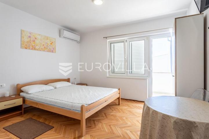 Vodice, apartmanska kuća – idealna investicija za turizam!