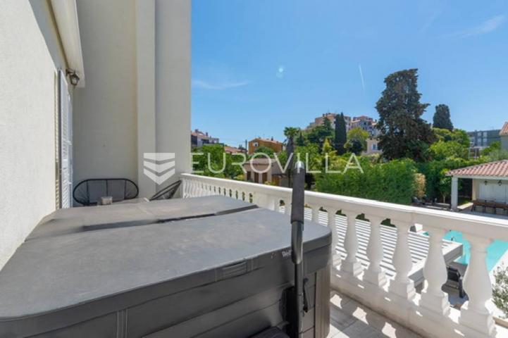 Rovinj, samostojeća vila centar Rovinja pogled more 400 m²