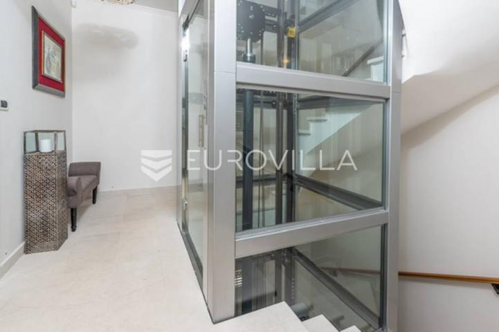 Rovinj, samostojeća vila centar Rovinja pogled more 400 m²