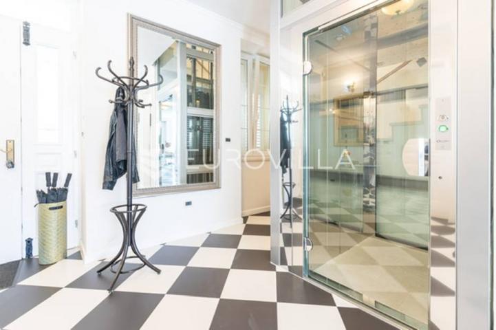 Rovinj, samostojeća vila centar Rovinja pogled more 400 m²
