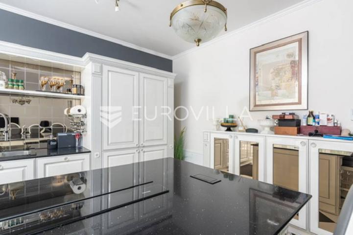 Rovinj, samostojeća vila centar Rovinja pogled more 400 m²