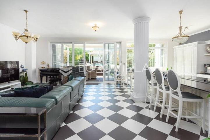 Rovinj, samostojeća vila centar Rovinja pogled more 400 m²