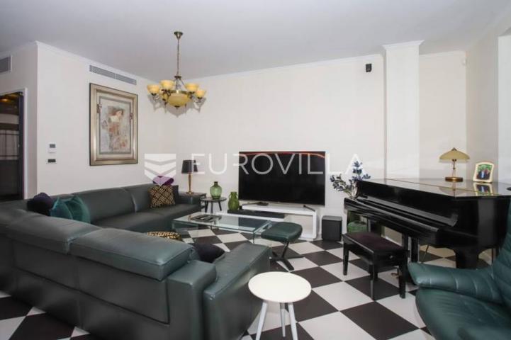 Rovinj, samostojeća vila centar Rovinja pogled more 400 m²