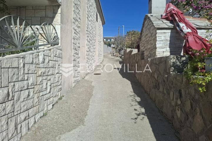 Hvar, Sućuraj, građevinsko zemljište 437 m², 50 m od mora