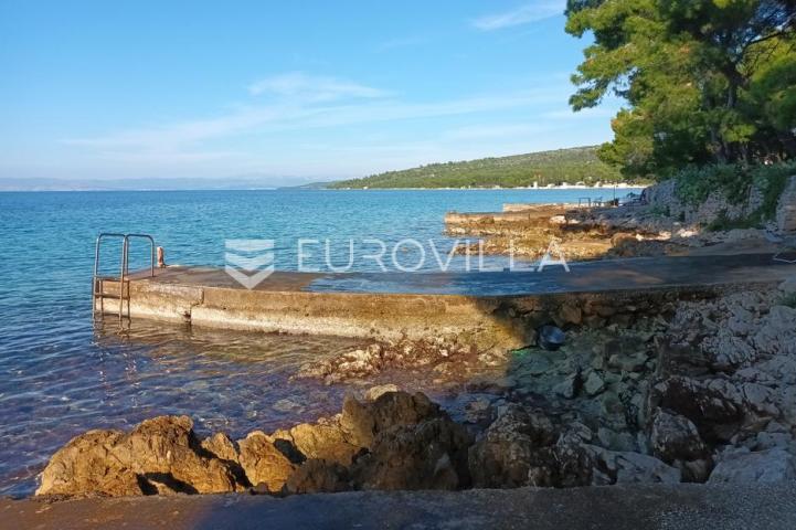 Brač, Milna, obiteljska kuća uz more