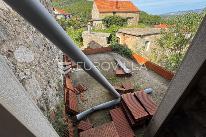 Hvar, Dol, autentična kamena kuća u mirnom i lijepom mjestu
